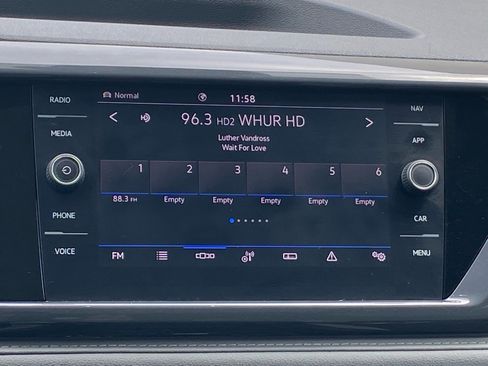 Certified 2023 Volkswagen Taos SEL AWD/4WD image 9