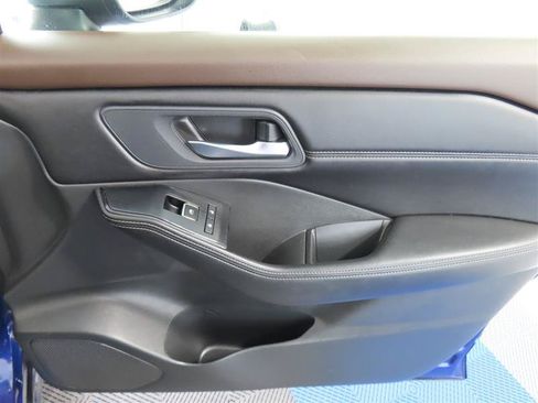 Used 2023 Nissan Rogue SL AWD/4WD image 35