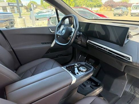 Used 2023 BMW iX xDrive50 w/ Sport Package AWD/4WD image 13