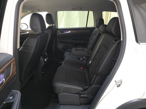 Used 2025 Volkswagen Atlas SE image 27