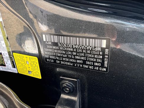 Used 2017 Porsche Macan AWD/4WD image 30