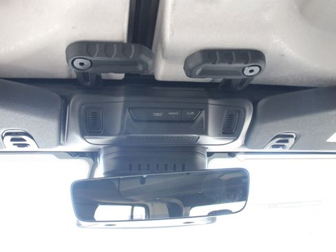 Used 2026 Jeep Gladiator Rubicon w/ Technology Group AWD/4WD image 23