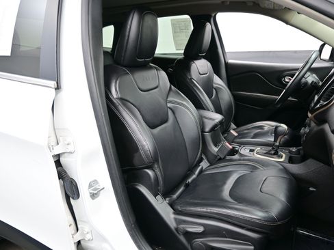 Used 2017 Jeep Cherokee Limited image 14