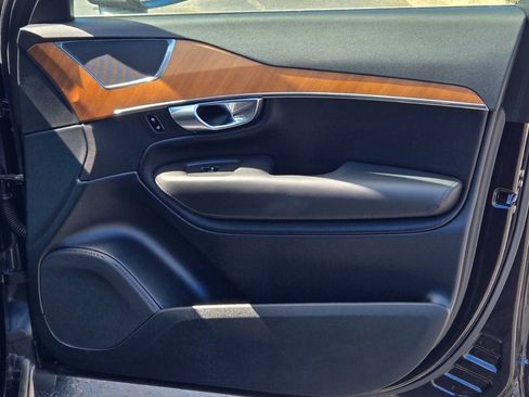 Used 2023 Volvo XC90 T8 Core image 8