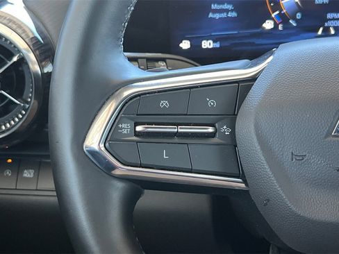 Used 2025 Chevrolet Equinox LT image 35