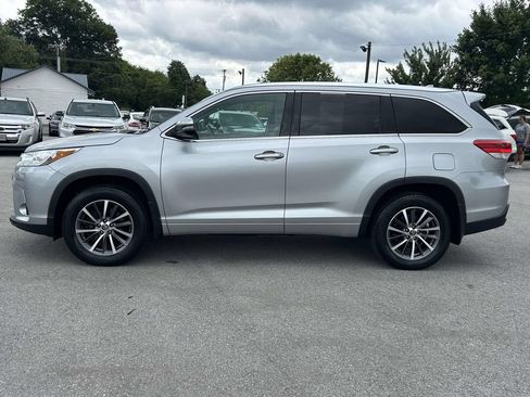 Used 2018 Toyota Highlander XLE AWD/4WD image 10