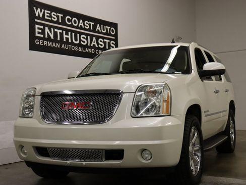Used 2011 GMC Yukon Denali AWD/4WD image 3