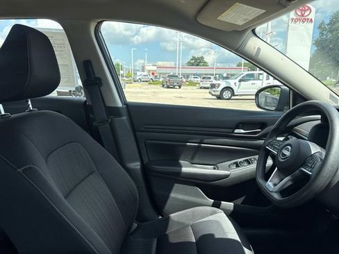 Used 2024 Nissan Altima 2.5 SV FWD image 14