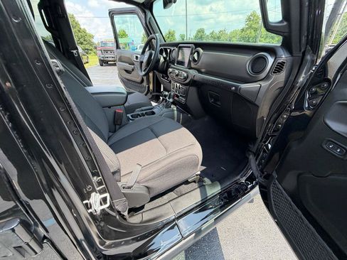 Used 2023 Jeep Wrangler Unlimited w/ Cold Weather Group AWD/4WD image 42