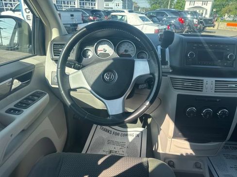 Used 2009 Volkswagen Routan S FWD image 13