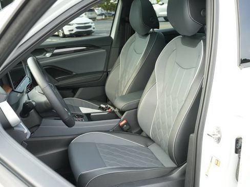 Used 2025 Volkswagen Tiguan SEL R-Line AWD/4WD image 23