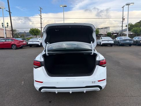 Used 2025 Nissan Sentra SV FWD image 11