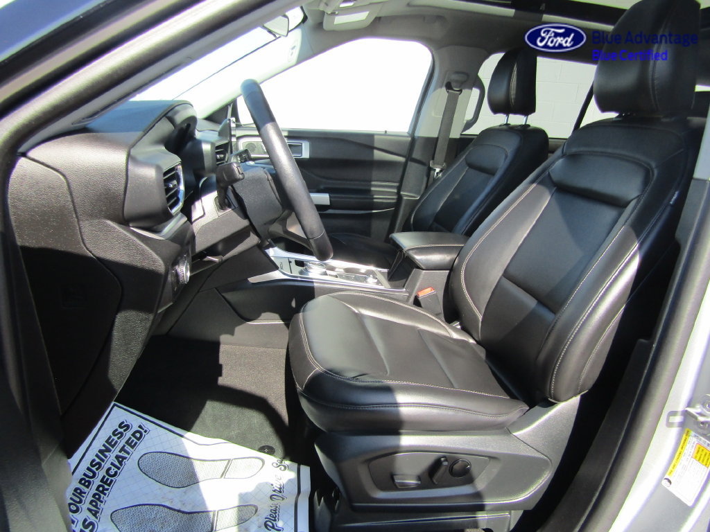 Certified 2024 Ford Explorer XLT w/ Equipment Group 202A AWD/4WD image 3
