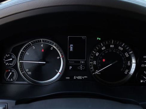 Used 2021 Lexus LX 570 4WD w/ 3rd Row & Luxury Pkg image 25