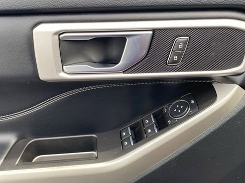 Certified 2022 Ford Explorer XLT w/ Equipment Group 202A image 7