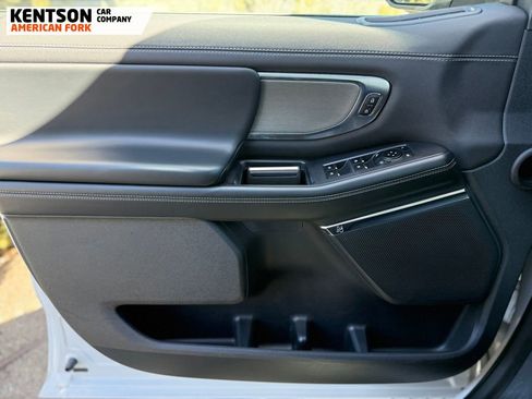 Used 2025 Ford Expedition Platinum image 23