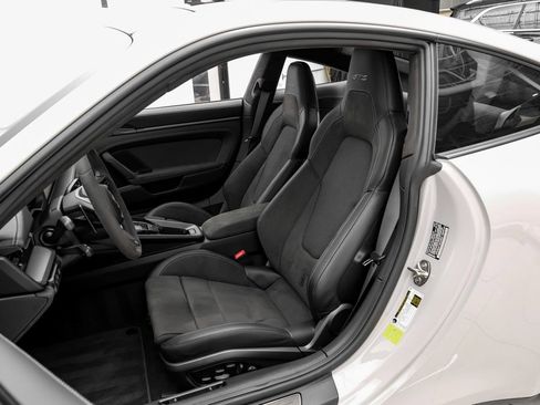 Used 2025 Porsche 911 Carrera 4 GTS image 31