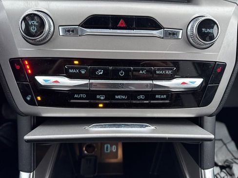 Used 2022 Ford Explorer XLT w/ Equipment Group 202A image 34