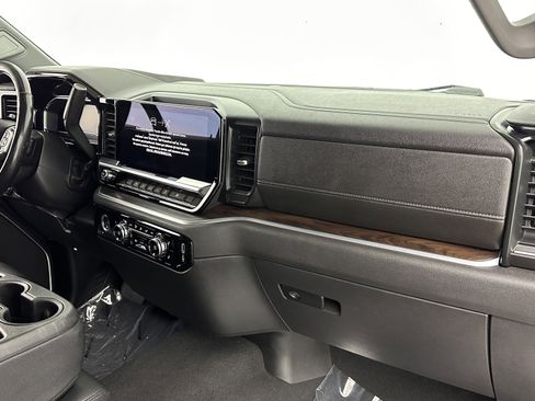 Used 2022 GMC Sierra 1500 SLT image 32