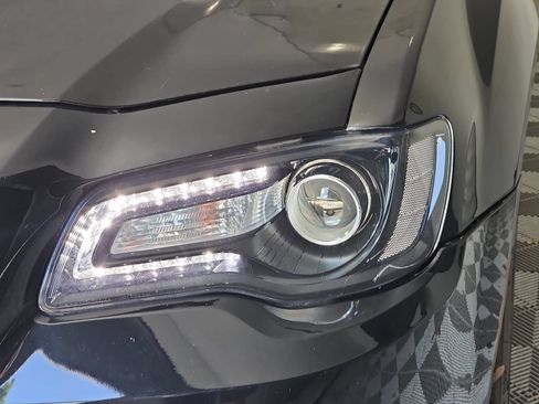 Used 2021 Chrysler 300 Touring w/ Sport Appearance Package RWD image 27