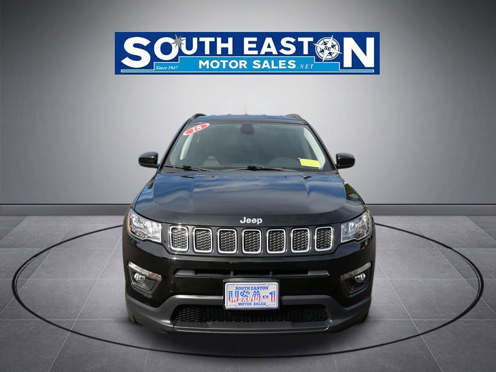 Used 2018 Jeep Compass Latitude w/ Cold Weather Group AWD/4WD image 3
