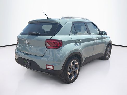 Used 2025 Hyundai Venue SEL FWD image 9