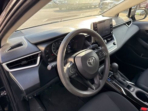 Used 2020 Toyota Corolla LE image 12