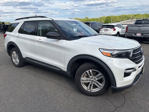 Used 2021 Ford Explorer XLT w/ Equipment Group 202A AWD/4WD image 5