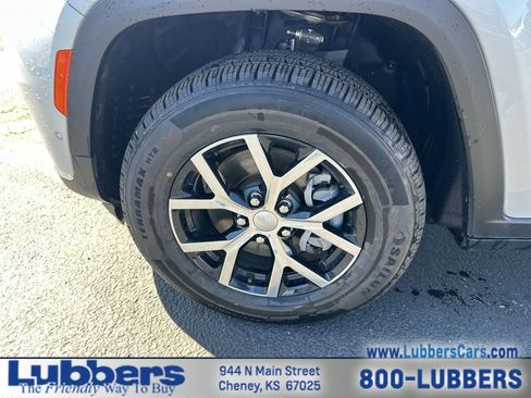 Used 2024 Jeep Grand Cherokee L Limited w/ Luxury Tech Group II image 10