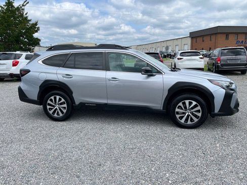 Used 2023 Subaru Outback Premium AWD/4WD image 5