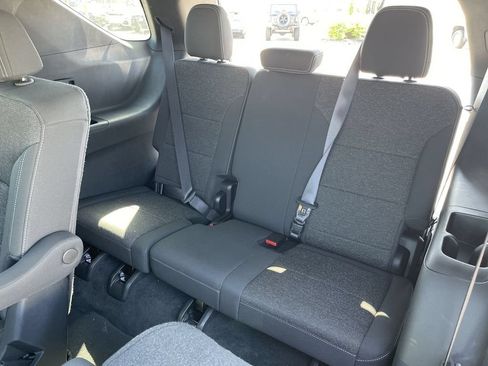 Used 2025 Chevrolet Traverse LT FWD image 22