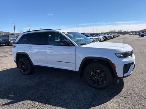 New 2026 Jeep Grand Cherokee Altitude AWD/4WD image 8