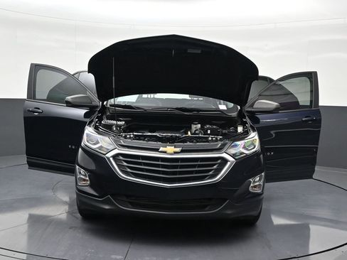 Used 2021 Chevrolet Equinox LS image 37