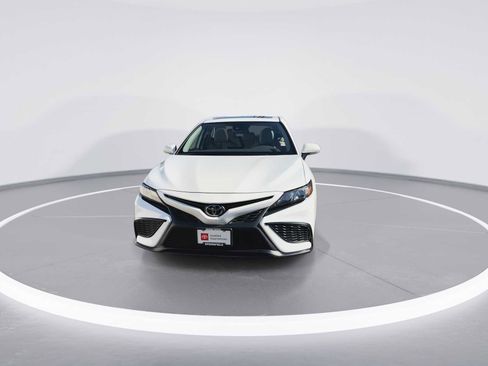 Used 2023 Toyota Camry SE w/ Cold Weather Package FWD image 3