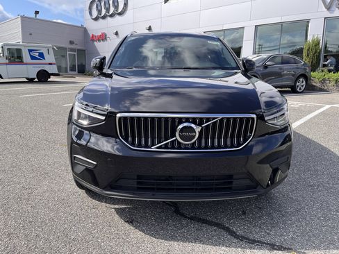 Certified 2025 Volvo XC40 B5 Core AWD/4WD image 2