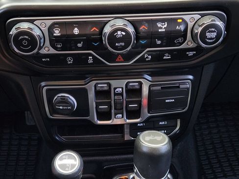 Used 2021 Jeep Wrangler Unlimited Sahara AWD/4WD image 20
