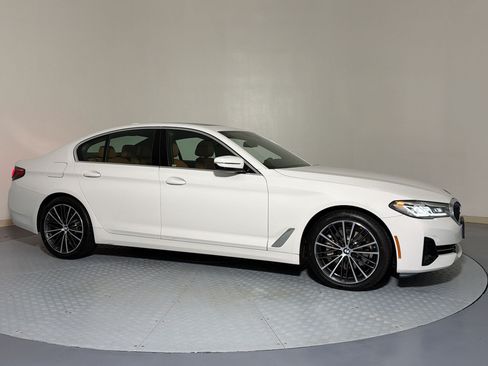 Used 2022 BMW 530i w/ Convenience Package RWD image 7
