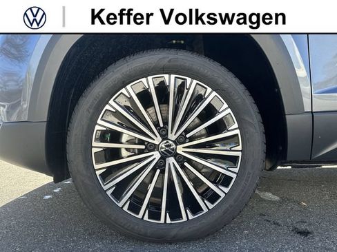 New 2026 Volkswagen Taos SE FWD image 11