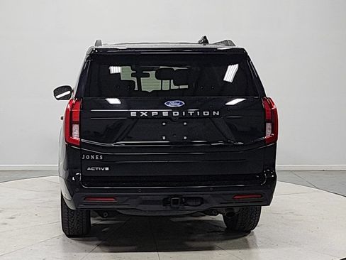 Used 2025 Ford Expedition Active AWD/4WD image 6