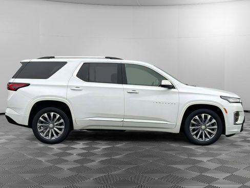Used 2023 Chevrolet Traverse Premier image 3