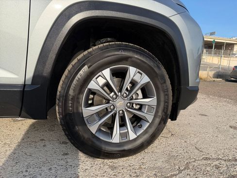 Used 2025 Chevrolet Equinox LT image 29