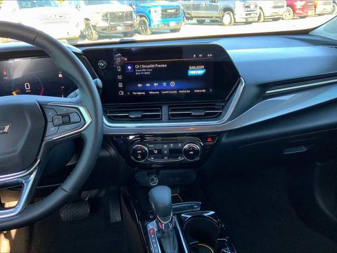 Used 2025 Chevrolet Trax ACTIV w/ Sunroof Package FWD image 5