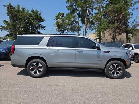 Used 2025 GMC Yukon XL AT4 Ultimate AWD/4WD image 2