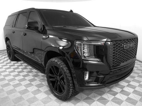 Used 2024 GMC Yukon XL SLT w/ SLT Luxury Package AWD/4WD image 2