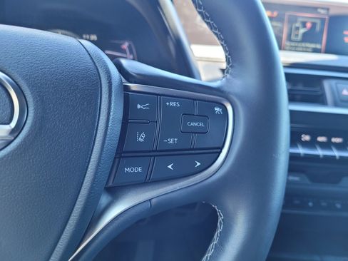 Used 2019 Lexus UX 250h w/ Premium Package AWD/4WD image 21