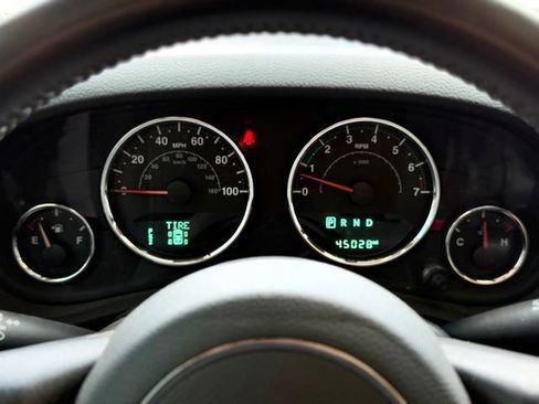 Used 2018 Jeep Wrangler Unlimited Sahara w/ Connectivity Group AWD/4WD image 13