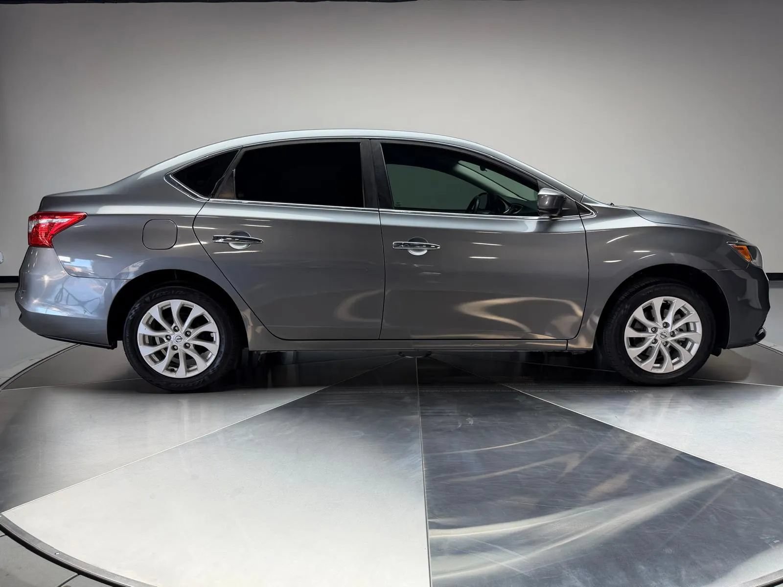Used 2018 Nissan Sentra SV FWD image 6