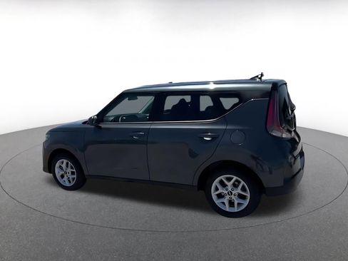 Used 2025 Kia Soul LX w/ LX Technology Package FWD image 10