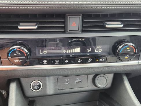 Used 2023 Nissan Rogue SV FWD image 17