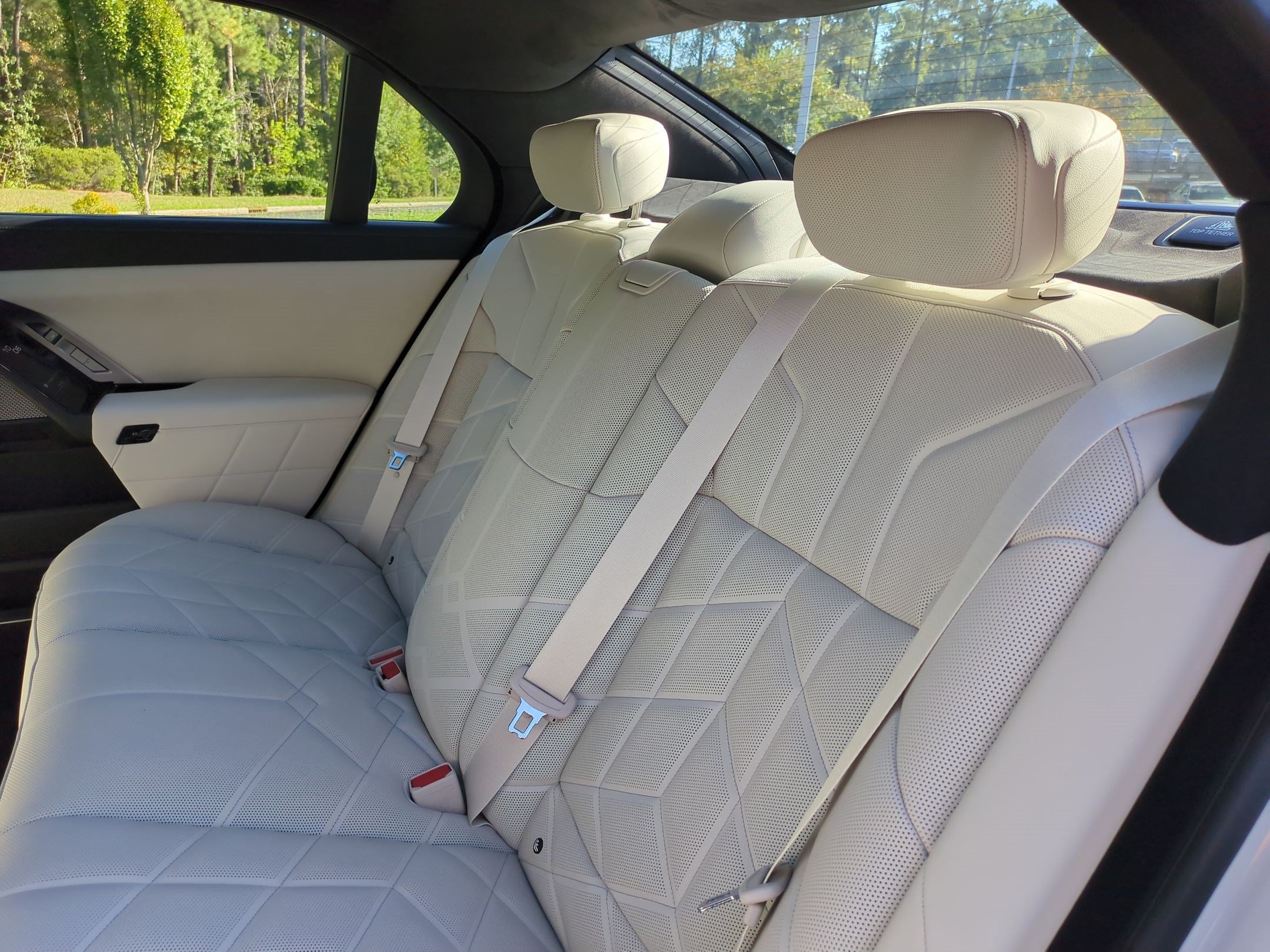 New 2027 BMW 740i w/ Executive Package RWD image 30